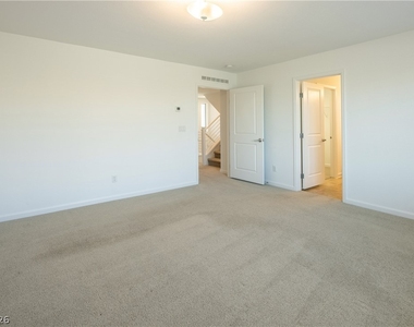 8040 Carpenter Creek Avenue - Photo Thumbnail 12
