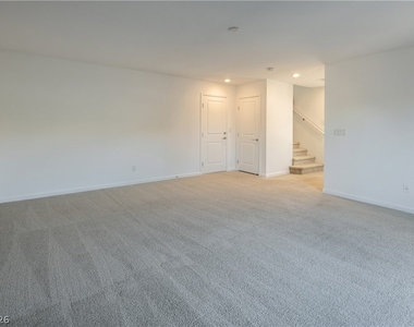 8040 Carpenter Creek Avenue - Photo Thumbnail 10