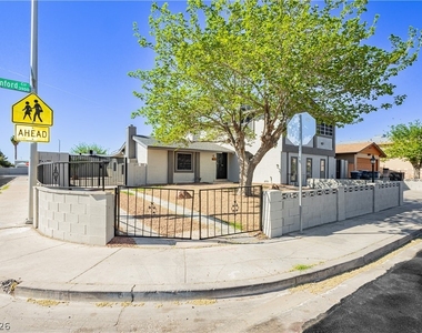 3969 Manford Circle - Photo Thumbnail 2