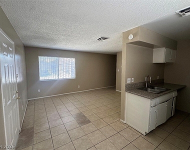 2505 Cedar Avenue - Photo Thumbnail 2