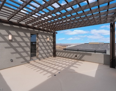 667 Grey Saker Street - Photo Thumbnail 37