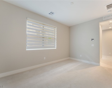 667 Grey Saker Street - Photo Thumbnail 15