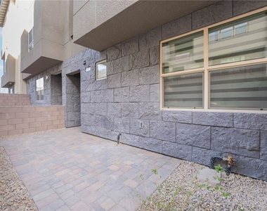 667 Grey Saker Street - Photo Thumbnail 43