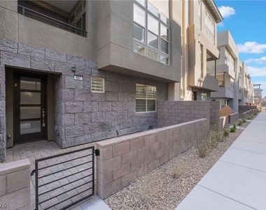 667 Grey Saker Street - Photo Thumbnail 11