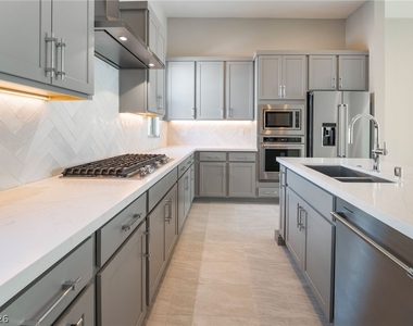 667 Grey Saker Street - Photo Thumbnail 21