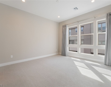 667 Grey Saker Street - Photo Thumbnail 5