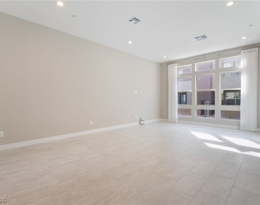 667 Grey Saker Street - Photo Thumbnail 19