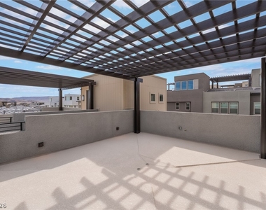667 Grey Saker Street - Photo Thumbnail 36