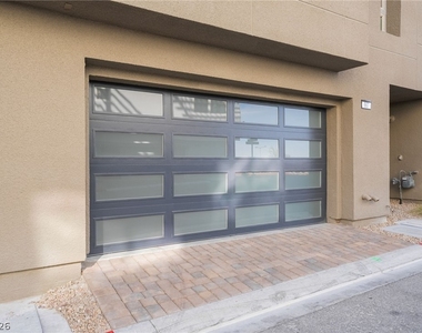 667 Grey Saker Street - Photo Thumbnail 40
