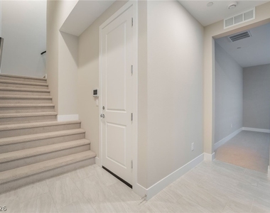 667 Grey Saker Street - Photo Thumbnail 14