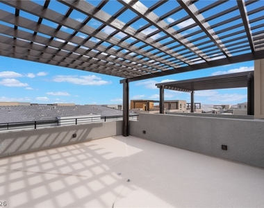 667 Grey Saker Street - Photo Thumbnail 10