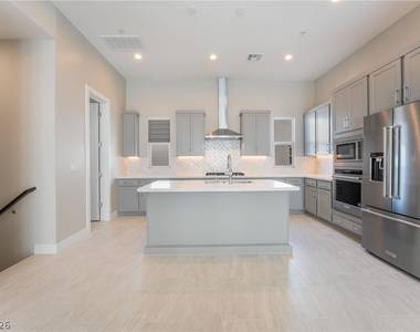 667 Grey Saker Street - Photo Thumbnail 20
