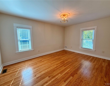11 Sanger Avenue - Photo Thumbnail 8