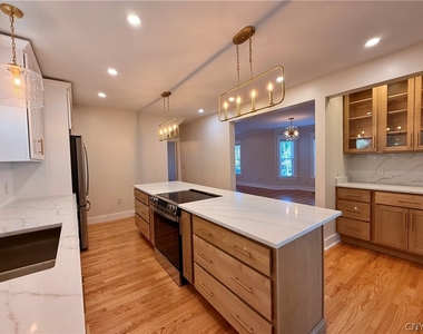 11 Sanger Avenue - Photo Thumbnail 17