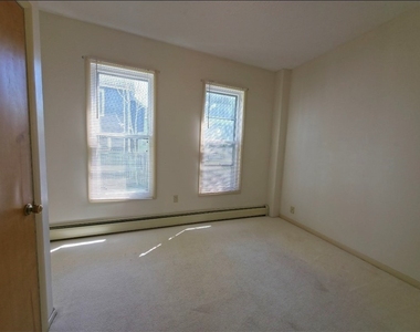 715 W Water Street - Photo Thumbnail 14