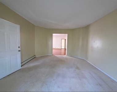 715 W Water Street - Photo Thumbnail 7