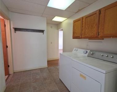 715 W Water Street - Photo Thumbnail 10
