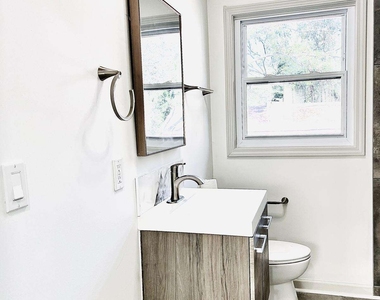 1122 Elaine Drive - Photo Thumbnail 8