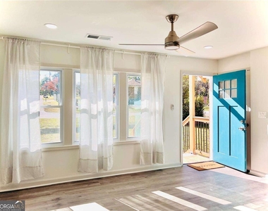 1122 Elaine Drive - Photo Thumbnail 2