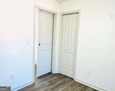 1122 Elaine Drive - Photo Thumbnail 11
