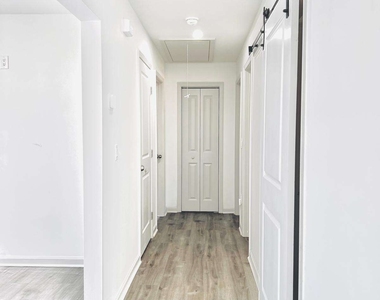 1122 Elaine Drive - Photo Thumbnail 4