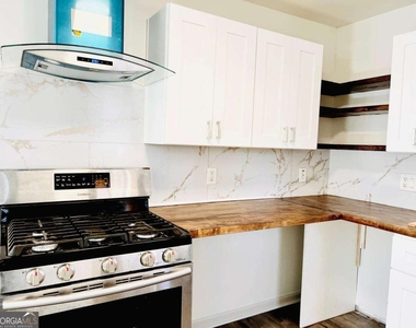 1122 Elaine Drive - Photo Thumbnail 3