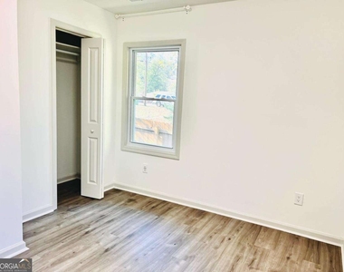 1122 Elaine Drive - Photo Thumbnail 12