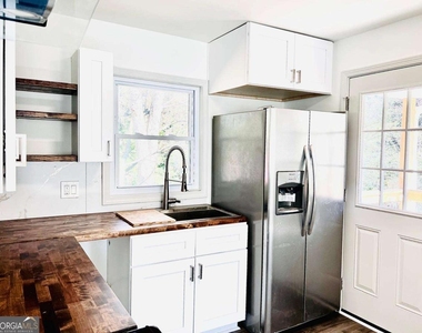 1122 Elaine Drive - Photo Thumbnail 5
