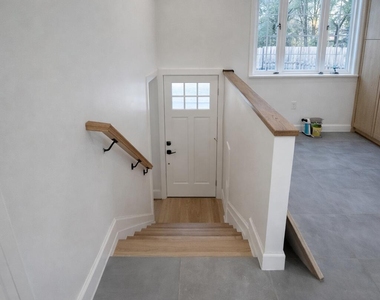 20 Roslyn Drive - Photo Thumbnail 3