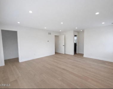 20 Roslyn Drive - Photo Thumbnail 6