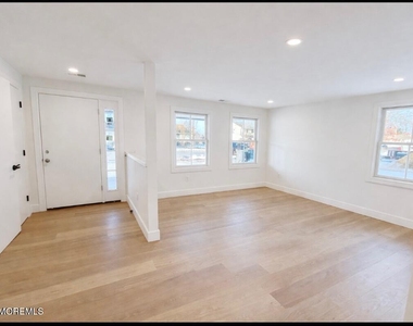 20 Roslyn Drive - Photo Thumbnail 4