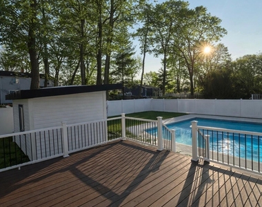 20 Roslyn Drive - Photo Thumbnail 1