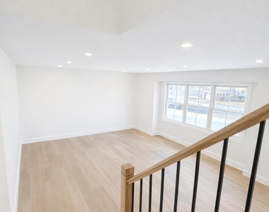 20 Roslyn Drive - Photo Thumbnail 5