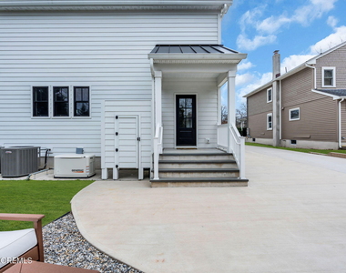 2017 5th Avenue - Photo Thumbnail 28
