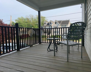 17 Clarence Avenue - Photo Thumbnail 4