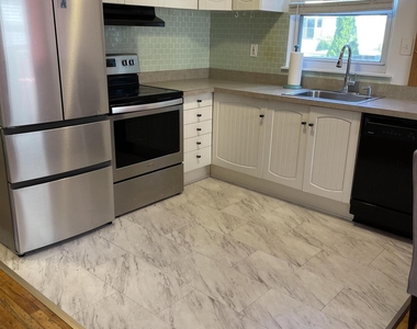 17 Clarence Avenue - Photo Thumbnail 6