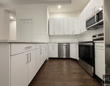 West 68 Street - Photo Thumbnail 5