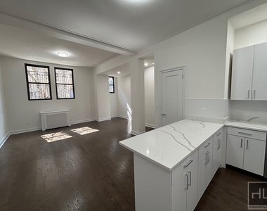 West 68 Street - Photo Thumbnail 11