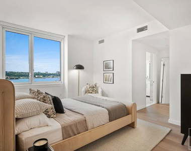 West 96th Street - Photo Thumbnail 10
