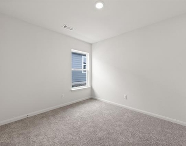 10016 Pilot Place - Photo Thumbnail 7