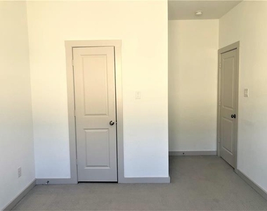 422 Bonfield Drive - Photo Thumbnail 18