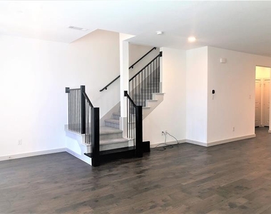 422 Bonfield Drive - Photo Thumbnail 7