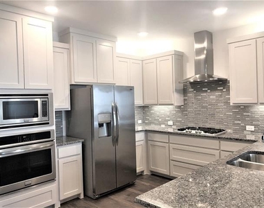 422 Bonfield Drive - Photo Thumbnail 3