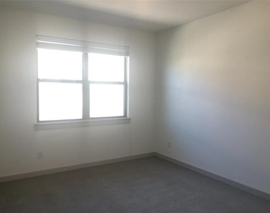 422 Bonfield Drive - Photo Thumbnail 17
