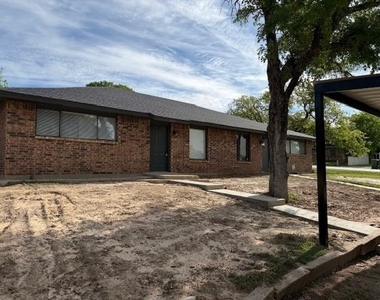 1401 Arvel - Photo Thumbnail 24
