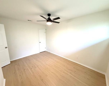 1401 Arvel - Photo Thumbnail 9