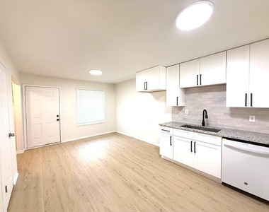 1401 Arvel - Photo Thumbnail 22