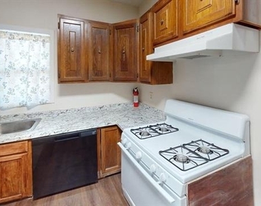 224 W Hull Street - Photo Thumbnail 6