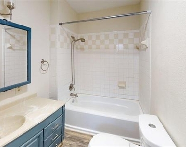 224 W Hull Street - Photo Thumbnail 10