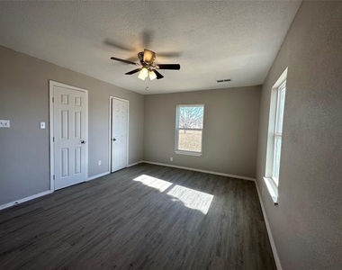 717 E Lamberth Road - Photo Thumbnail 4